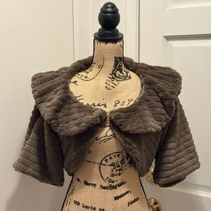 EUC Forever 21 Brown Cropped Faux Fur Coat – Size Medium
